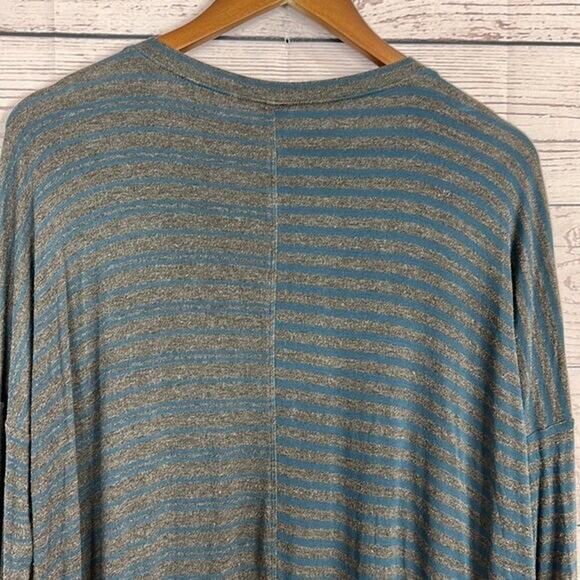CAbi 3687 Tee Top Shirt Womens Medium Gray Blue Hybrid Stripe Boxy Stretch - Picture 6 of 9
